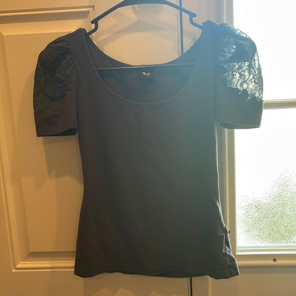 Grey H&M top with lace details on shoulder